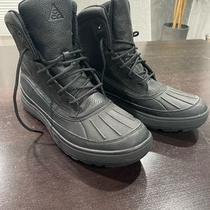 NWOT MEN'S NIKE ACG WOODSIDE II BOOTS, SIZE 10.5